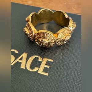 VERSACE Medusa Greek Key Ring Gold Tone Made in Italy IT 23 US 9–9.5